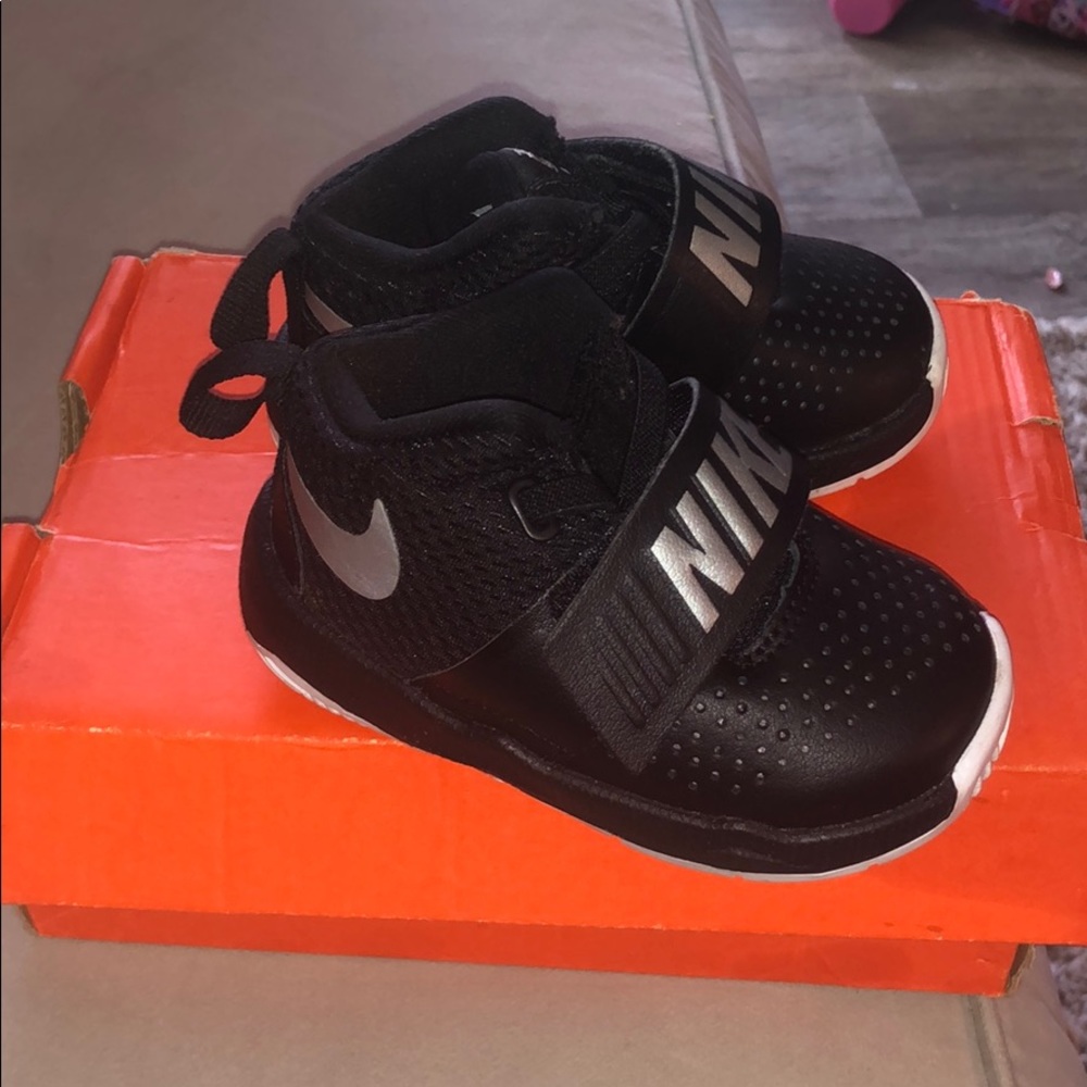 Nike team hustle 4c with Velcro strap